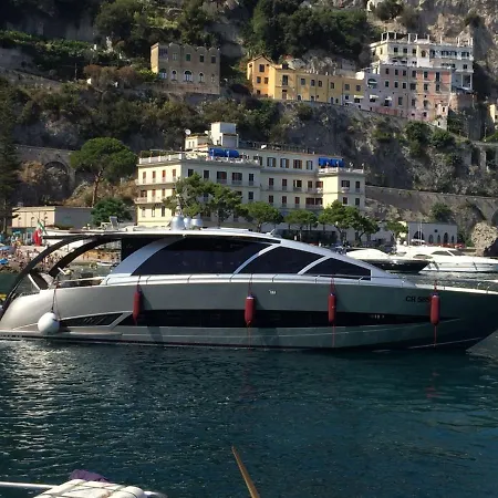 Hotel en barco Wake 66 21 Metri Yacht Di Lusso