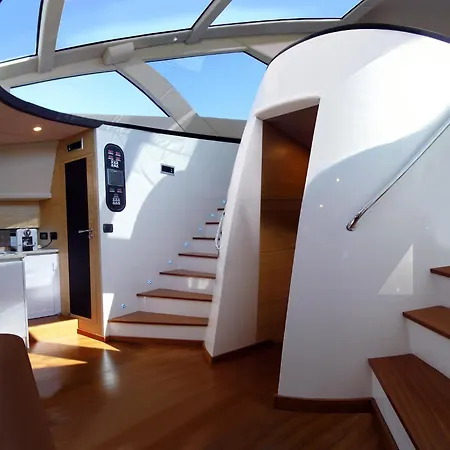 Wake 66 21 Metri Yacht Di Lusso Hotel en barco