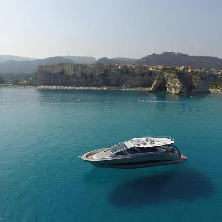 Hotel en barco Wake 66 21 Metri Yacht Di Lusso Tropea