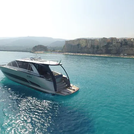Wake 66 21 Metri Yacht Di Lusso Hotel en barco Tropea