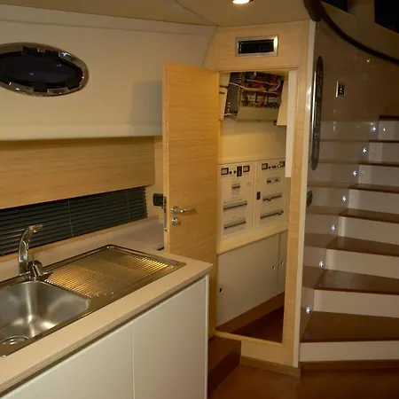Hotel en barco Wake 66 21 Metri Yacht Di Lusso Tropea