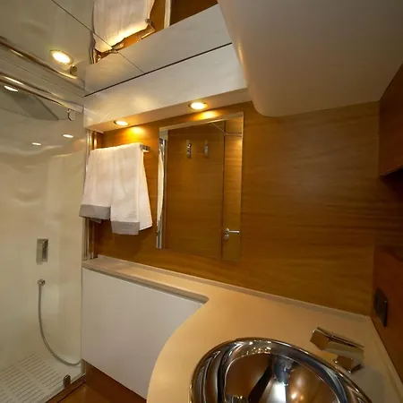 Wake 66 21 Metri Yacht Di Lusso Hotel en barco Tropea